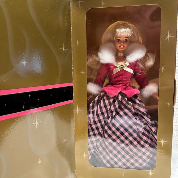 Avon Winter Barbie Collection - Picture 4 of 5